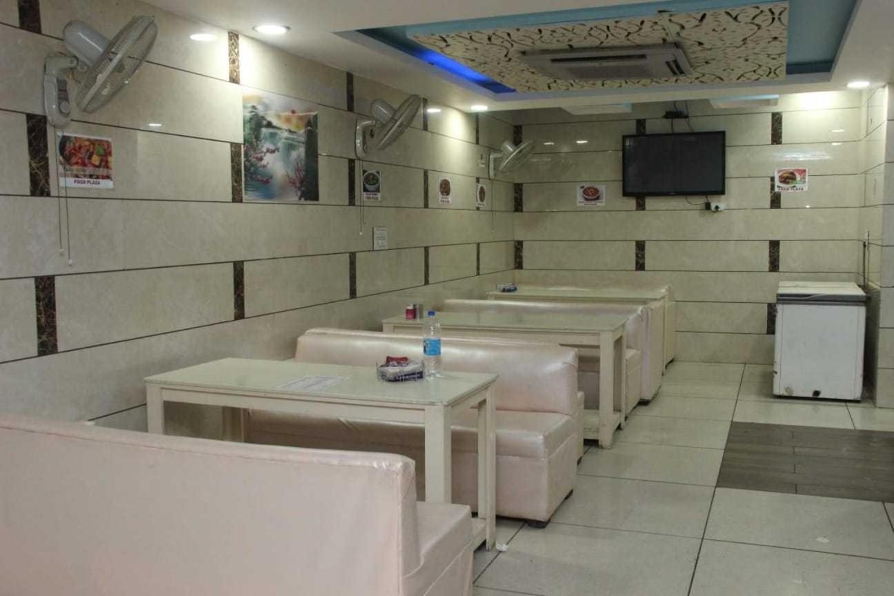 Hotel O Food Plaza Zirakpur Exteriör bild