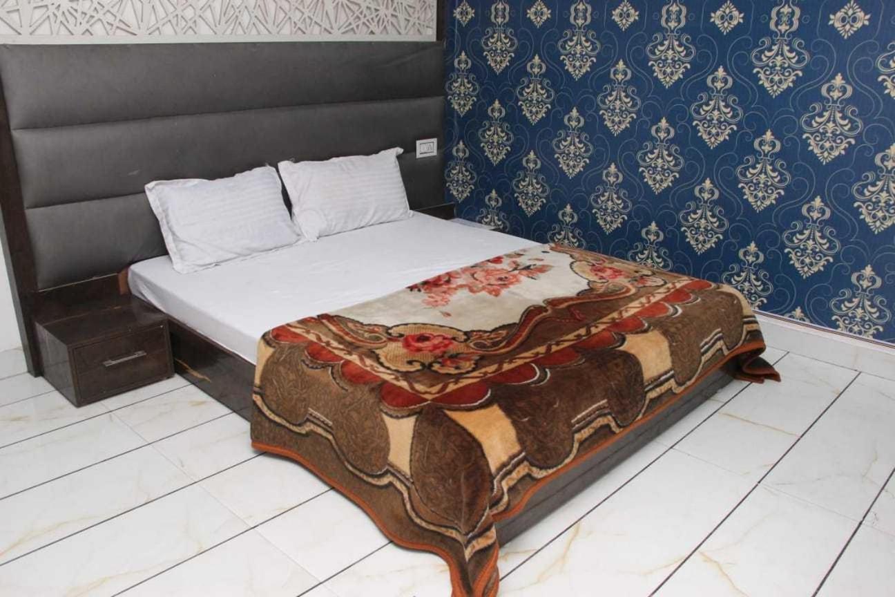 Hotel O Food Plaza Zirakpur Exteriör bild