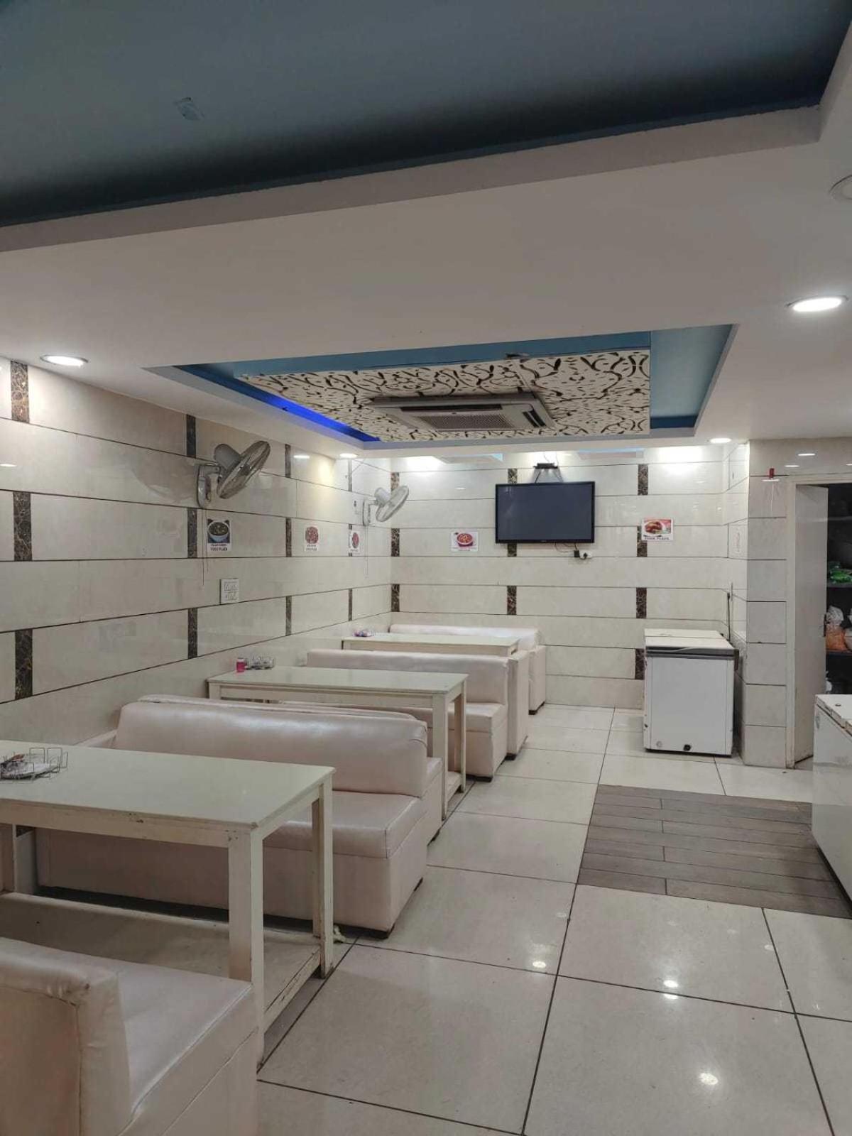 Hotel O Food Plaza Zirakpur Exteriör bild