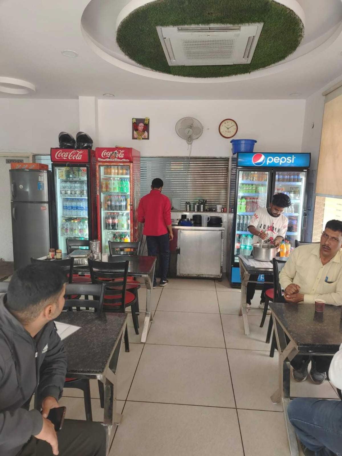 Hotel O Food Plaza Zirakpur Exteriör bild